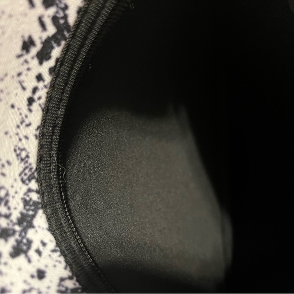 Crossbody pink white gray NWOT Great for carrying a tablet also - Picture 4 of 6